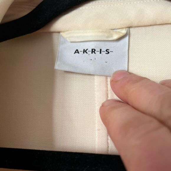 AKRIS vintage cream blazer, front pockets, no lining, no closure, size S/M - Picture 3 of 4